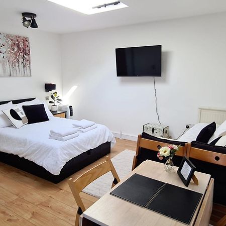 Canterbury Romantic Modern Home Goodnestone  エクステリア 写真