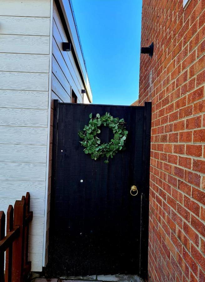 Canterbury Romantic Modern Home Goodnestone  エクステリア 写真